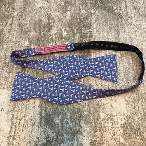 Vineyard Vines Silk Bow Tie - Blue Sailboats